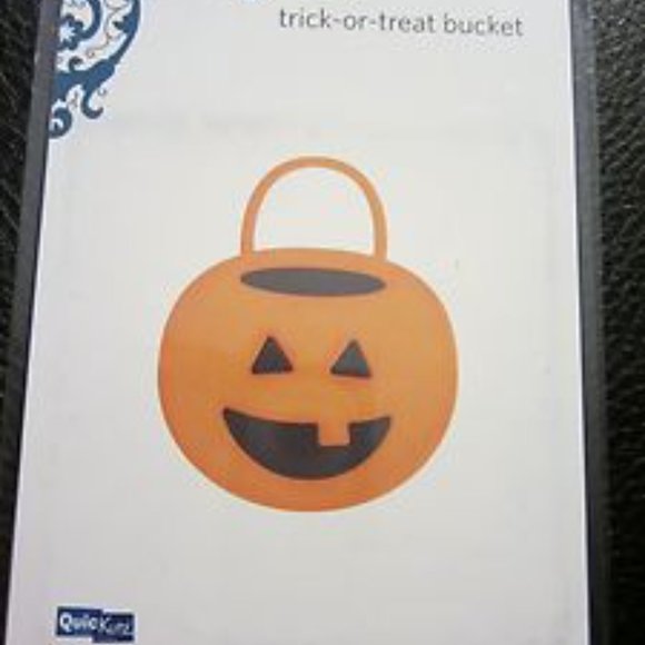 Quickutz We R Memory Keepers 4x4 inches Halloween dies bundle - Picture 8 of 9